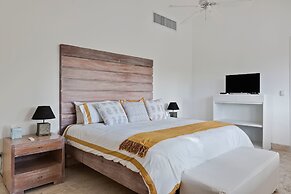 5BR Oceanfront Golf Estate w Pool Private Chef