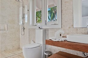 5BR Oceanfront Golf Estate w Pool Private Chef