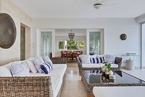 5BR Oceanfront Golf Estate w Pool Private Chef