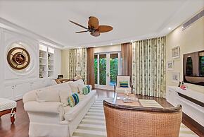 Dazzling Beachfront Villa With Swim-up Bar