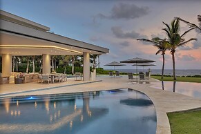 Exquisite Villa w Stunning Ocean Views Gym Golf