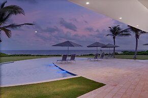 Exquisite Villa w Stunning Ocean Views Gym Golf