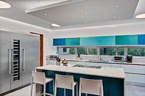 Exquisite Villa w Stunning Ocean Views Gym Golf