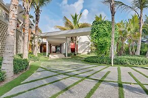 Exquisite Villa w Stunning Ocean Views Gym Golf