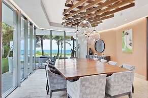 Exquisite Villa w Stunning Ocean Views Gym Golf