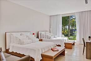 Architectural Oceanfront Masterpiece w Pool