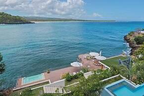 Gorgeous Beach House Perched Right Over the Ocean