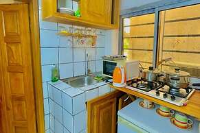 1 Bed Studio Sleeps 2 - Canal View, Parking, Wifi