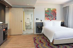 Hampton By Hilton Sandton Grayston