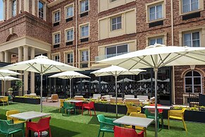 Hampton By Hilton Sandton Grayston