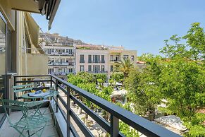 Momo Suites Acropolis by Aura Homes