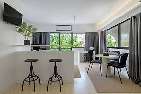 Momo Suites Acropolis by Aura Homes