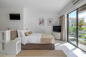 Momo Suites Acropolis by Aura Homes