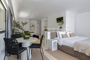 Momo Suites Acropolis by Aura Homes