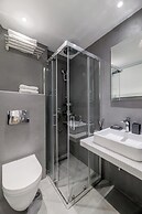 Momo Suites Acropolis by Aura Homes