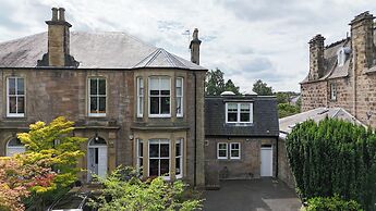 19 Snowdon Apartment