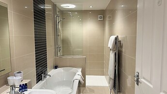 19 Snowdon Apartment