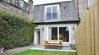 19 Snowdon Apartment