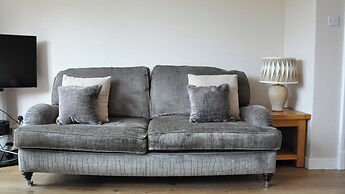 19 Snowdon Apartment