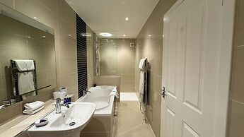 19 Snowdon Apartment