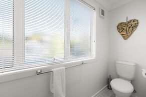 Beach Haven - Gorgeous 2 Bedroom House