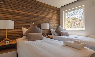 Escarpment House by H2 Life