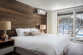 Escarpment House by H2 Life