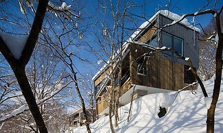 Escarpment House by H2 Life