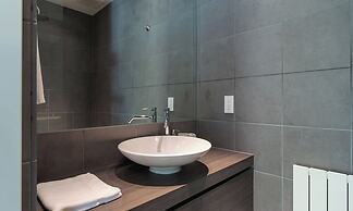 Escarpment House by H2 Life