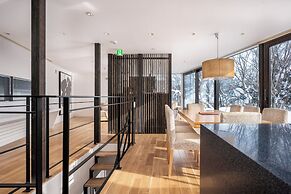 Escarpment House by H2 Life