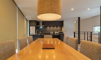 Escarpment House by H2 Life