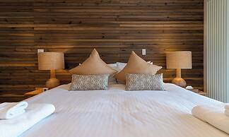 Escarpment House by H2 Life