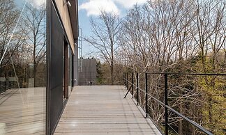 Escarpment House by H2 Life