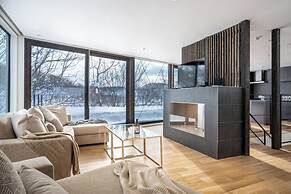 Escarpment House by H2 Life