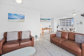 Iconic Burleigh Beachfront Apartment