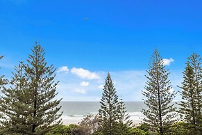 Iconic Burleigh Beachfront Apartment