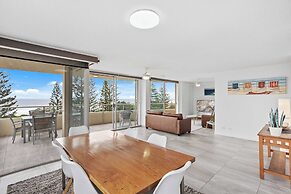 Iconic Burleigh Beachfront Apartment