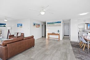 Iconic Burleigh Beachfront Apartment