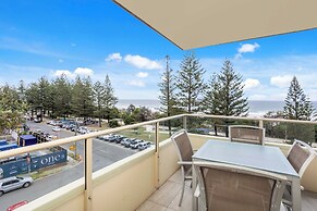 Iconic Burleigh Beachfront Apartment