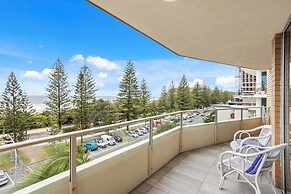 Iconic Burleigh Beachfront Apartment