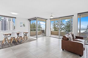 Iconic Burleigh Beachfront Apartment