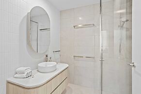 Luxury Ocean View Burleigh Apartment