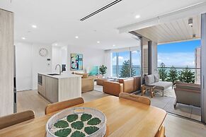 Luxury Ocean View Burleigh Apartment