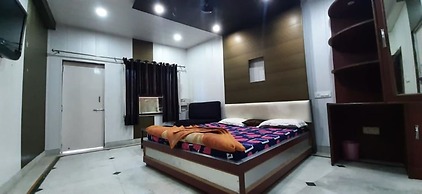 Goroomgo Divya Garhwal