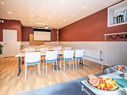 Lively Vacation Home With Free Breakfast