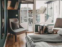 Lively Vacation Home With Free Breakfast