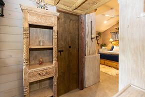 Quinta Pavo Real Complex by Acomodo
