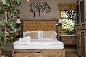 Quinta Pavo Real Complex by Acomodo