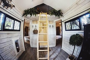 Quinta Pavo Real Complex by Acomodo