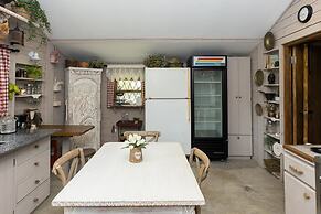 Quinta Pavo Real Complex by Acomodo